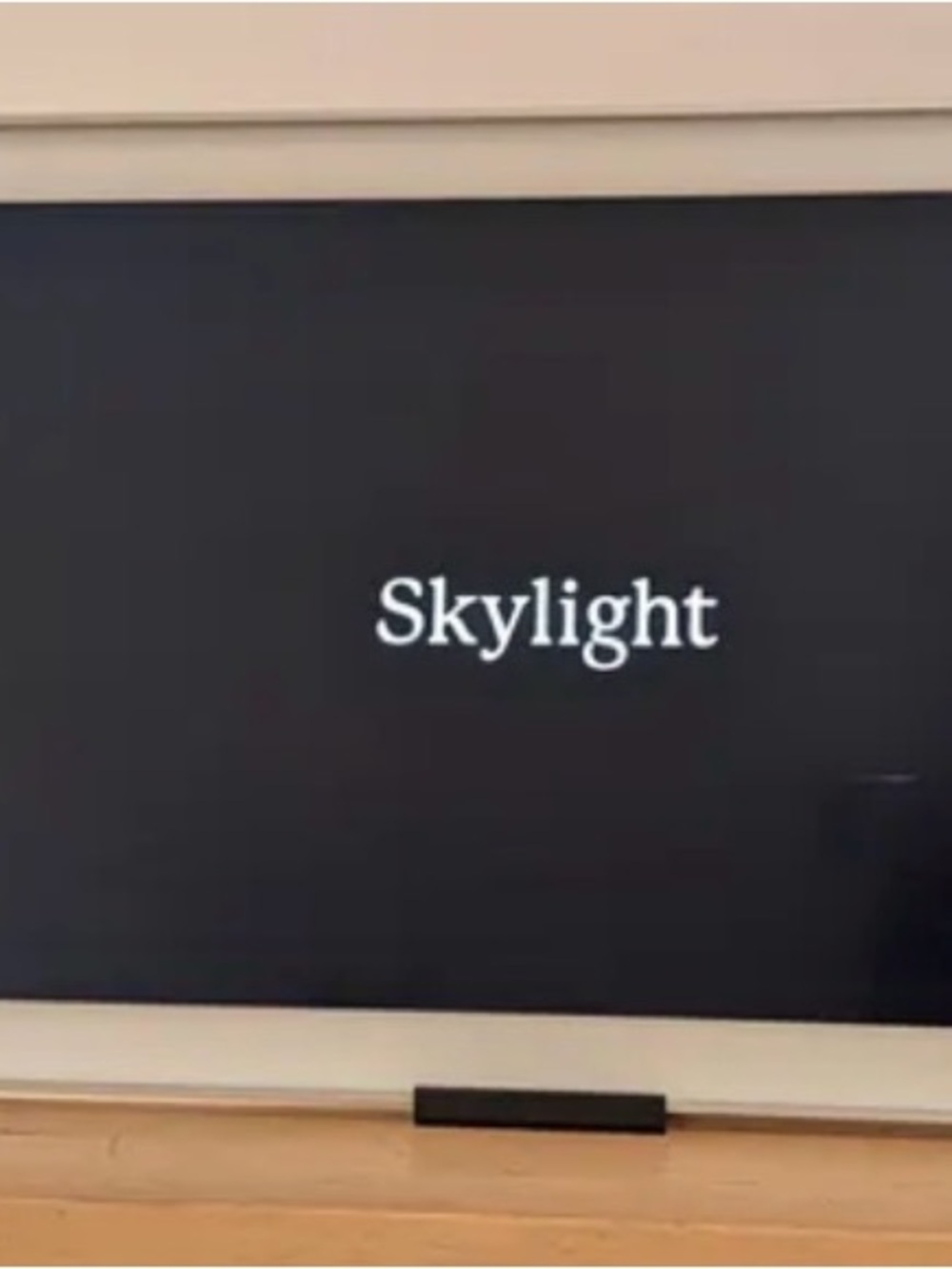The Skylight Calendar 15” like new - Picture 3 of 3